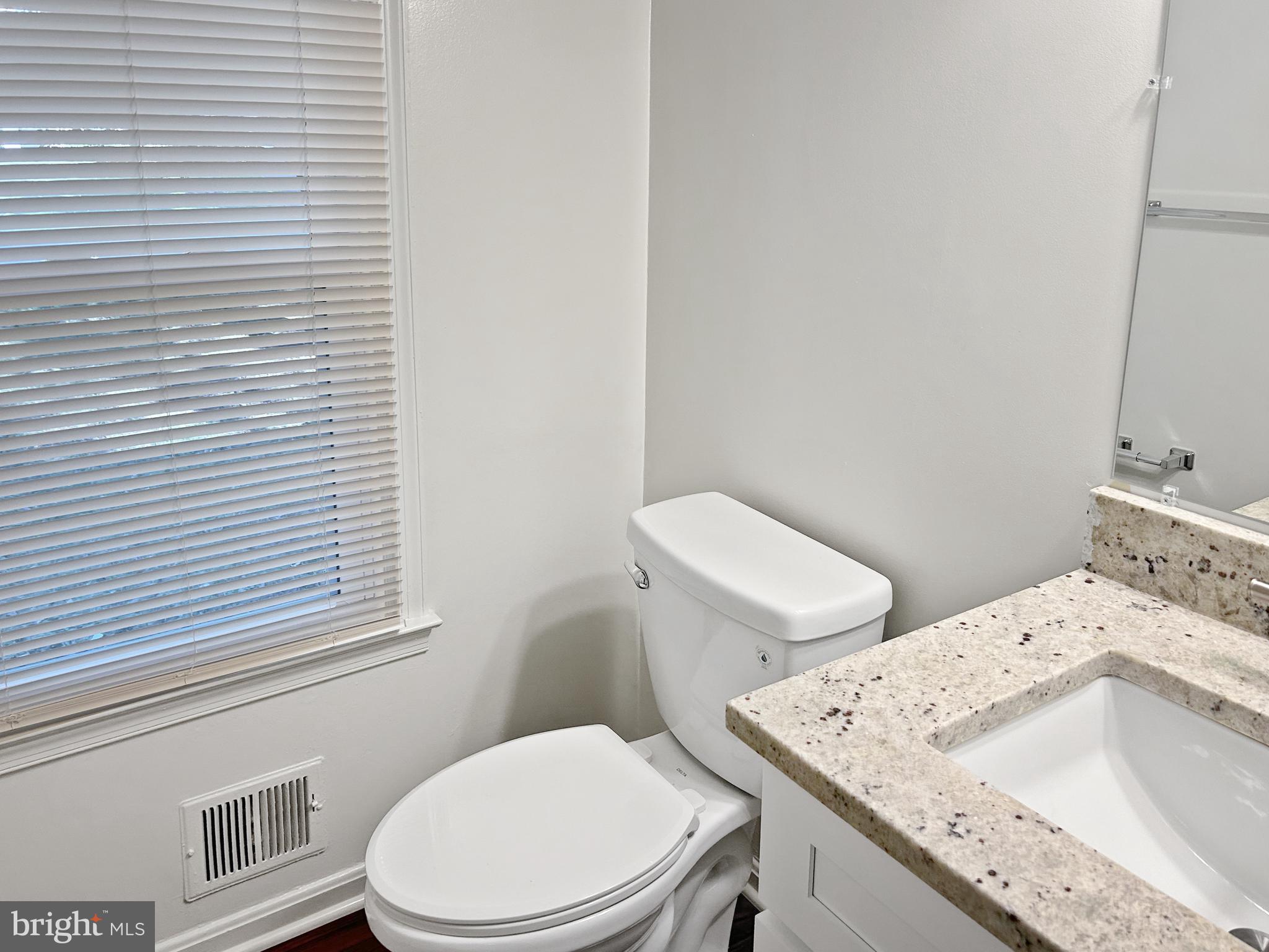 922 CUP LEAF HOLLY COURT