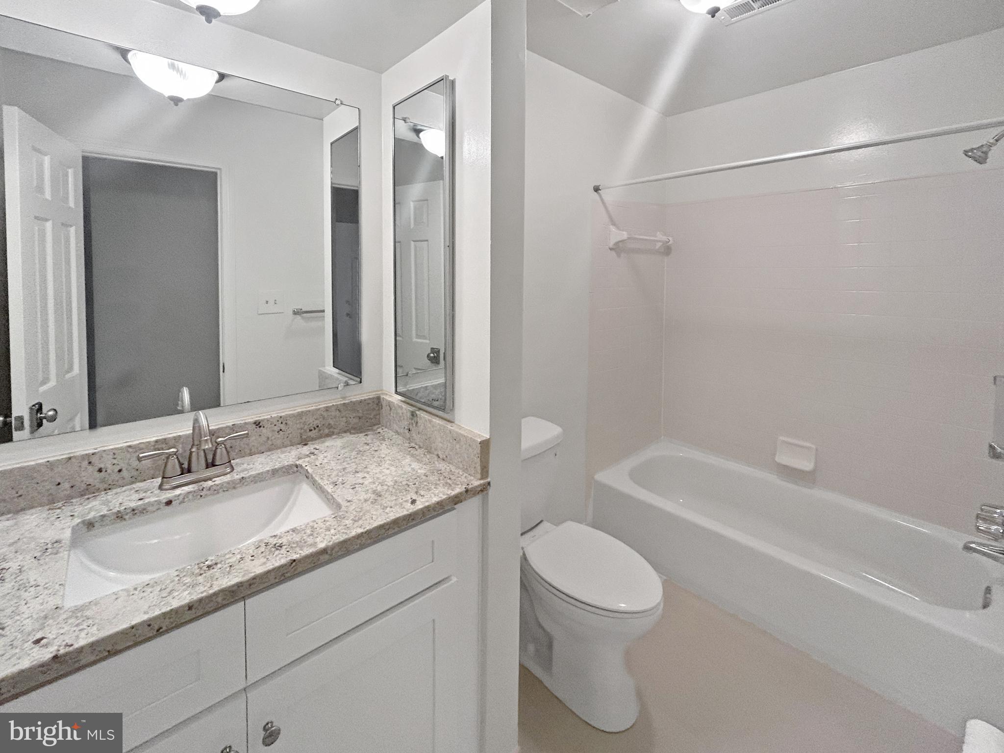 922 CUP LEAF HOLLY COURT