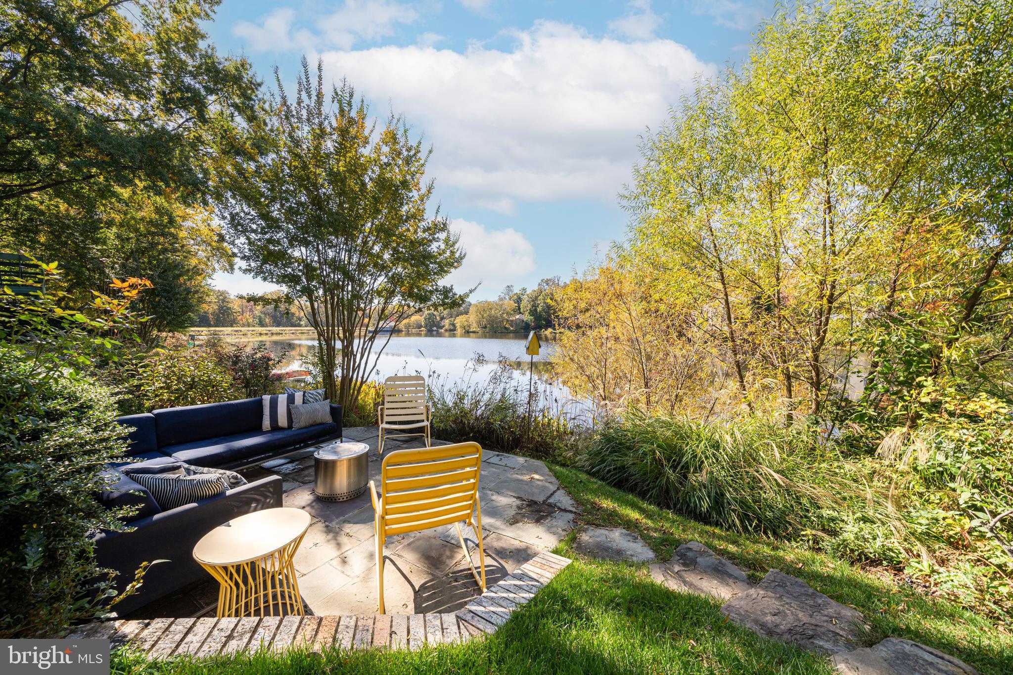 1472 WATERFRONT ROAD