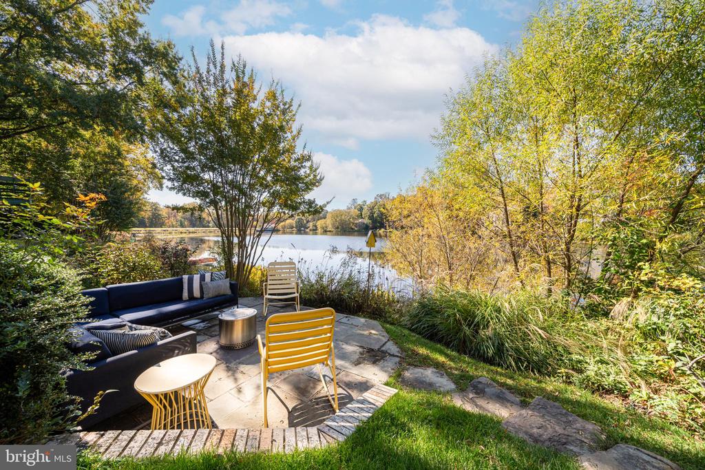 1472 WATERFRONT ROAD