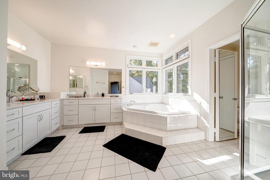 1472 WATERFRONT ROAD