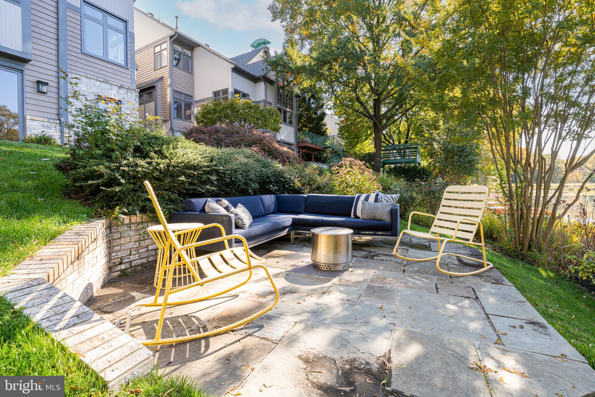 1472 WATERFRONT ROAD