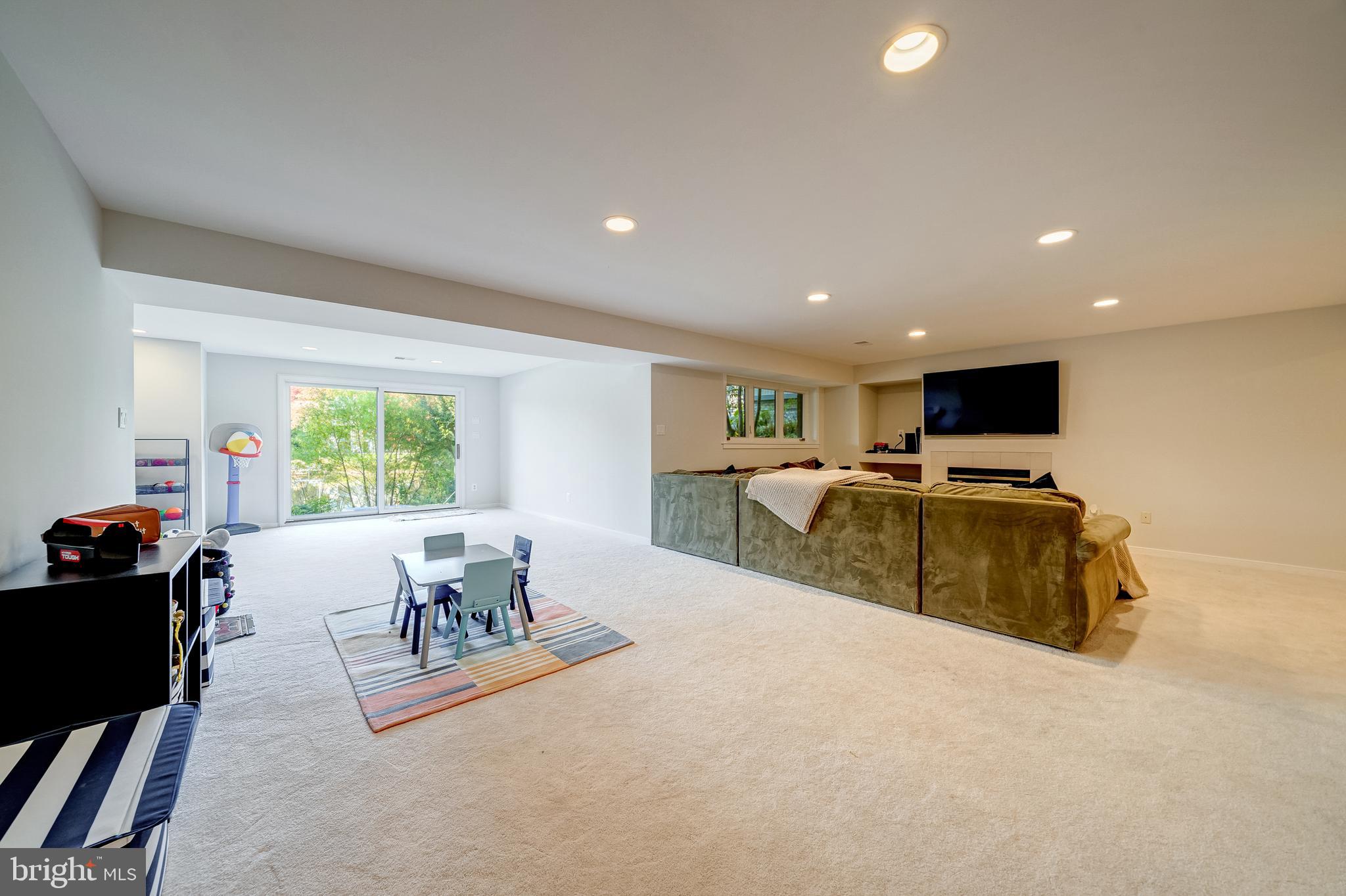 1472 WATERFRONT ROAD