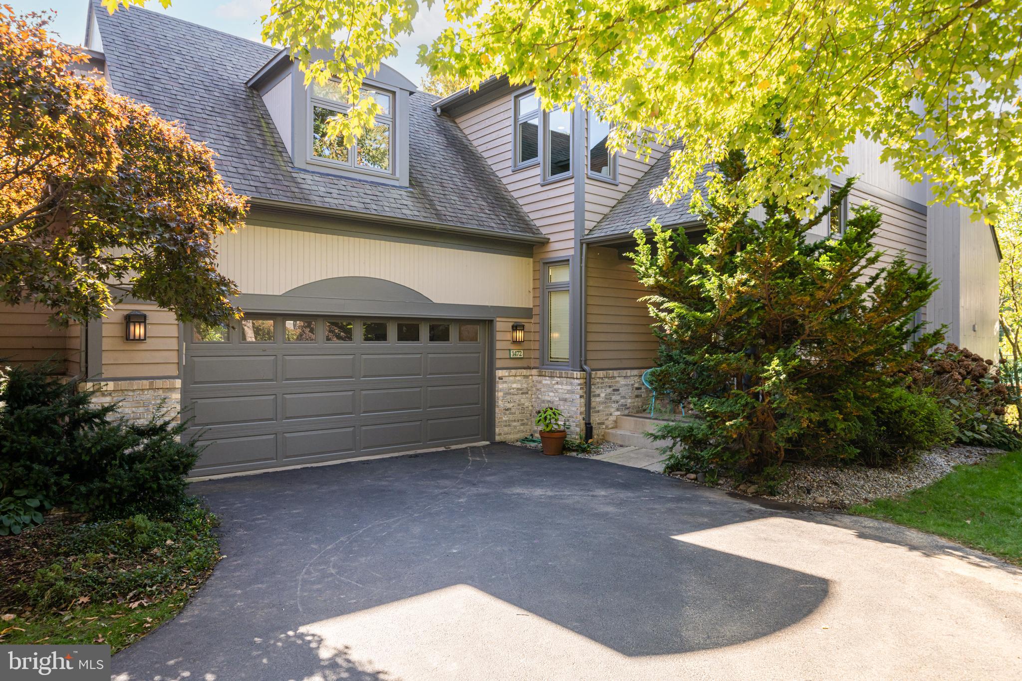 1472 WATERFRONT ROAD