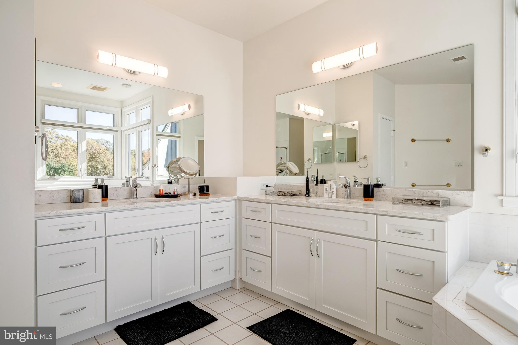 1472 WATERFRONT ROAD