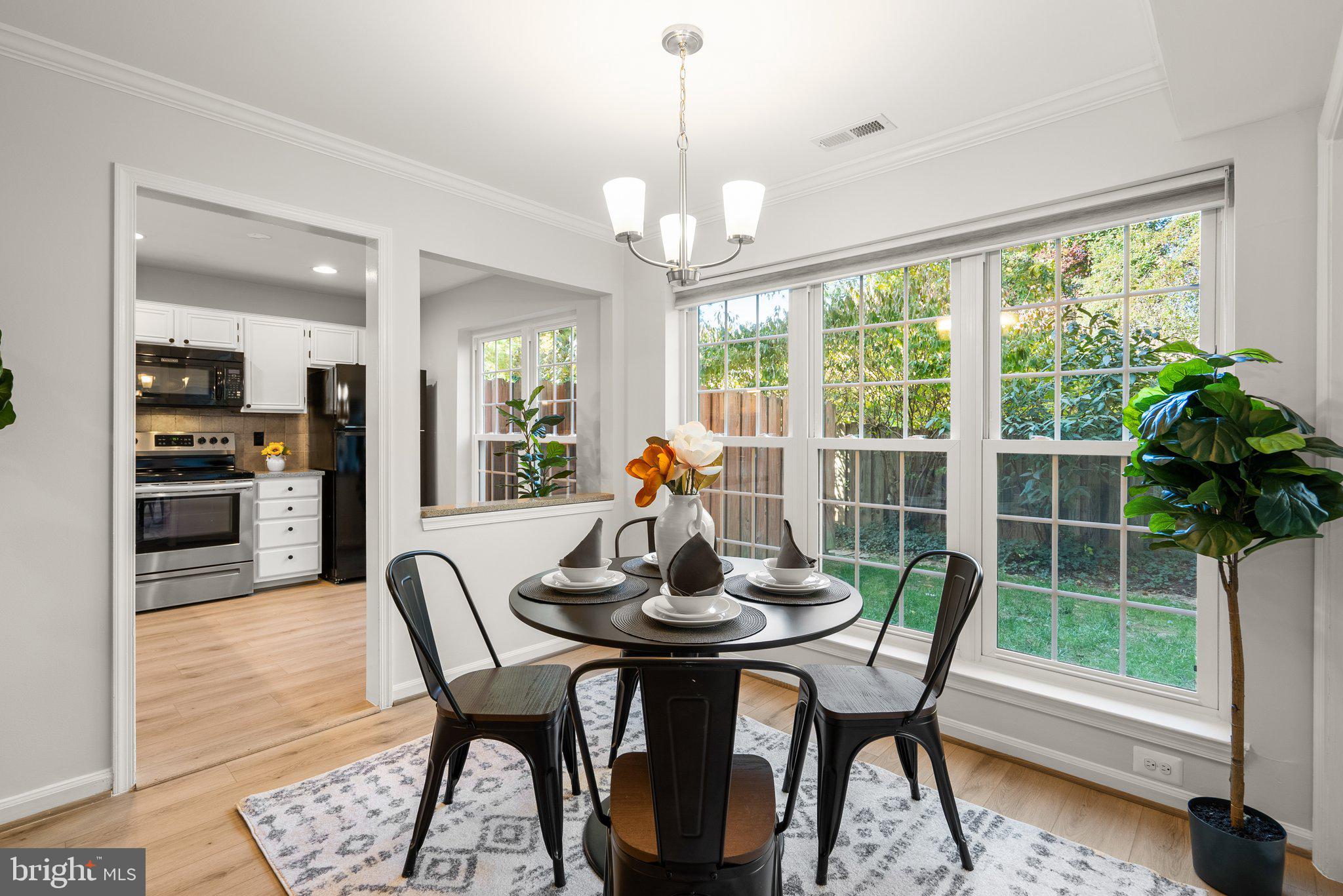 2822 Emma Lee St #102