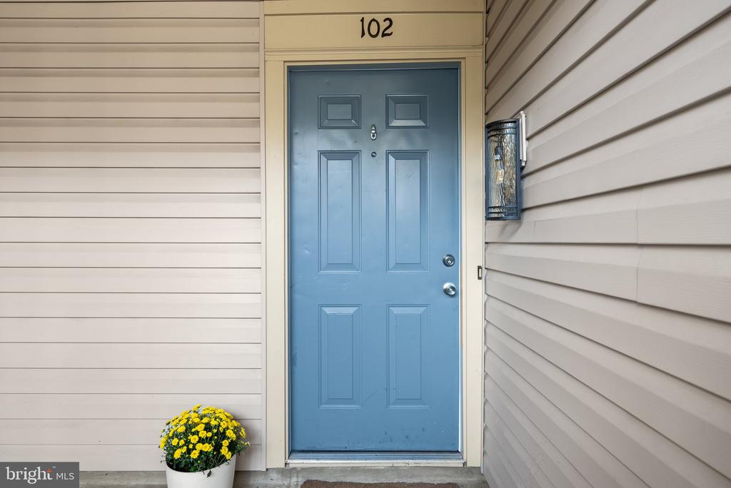 2822 Emma Lee St #102