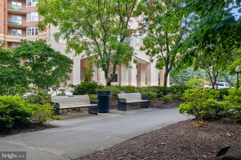 11776 STRATFORD HOUSE PLACE 1401
