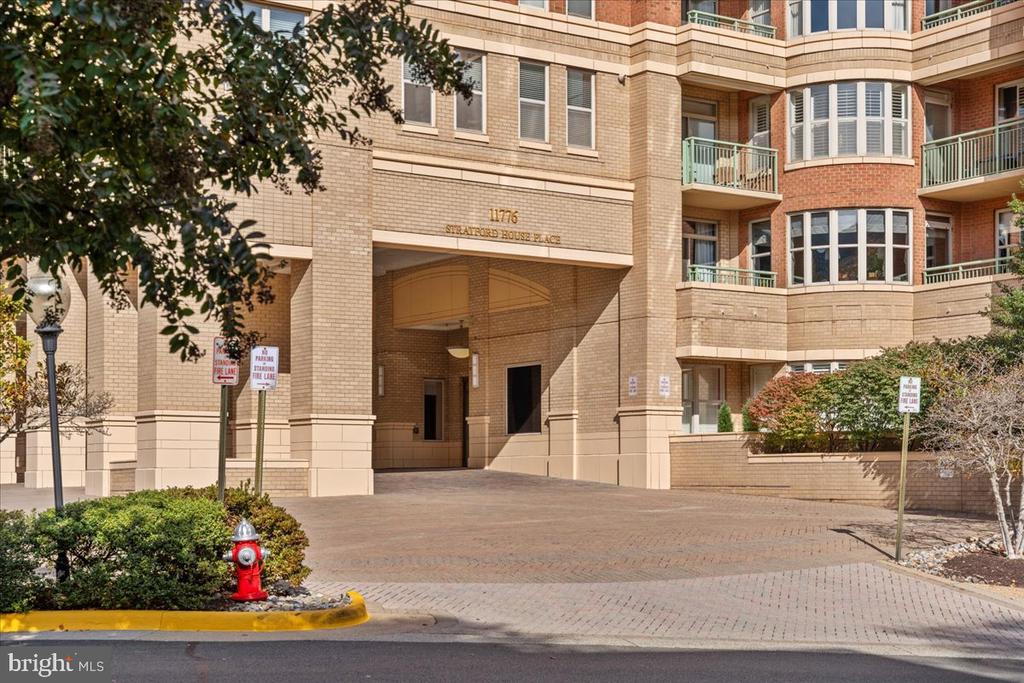 11776 STRATFORD HOUSE PLACE 1401