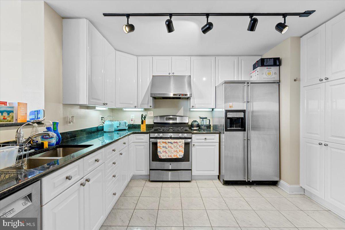 11776 STRATFORD HOUSE PLACE 1401