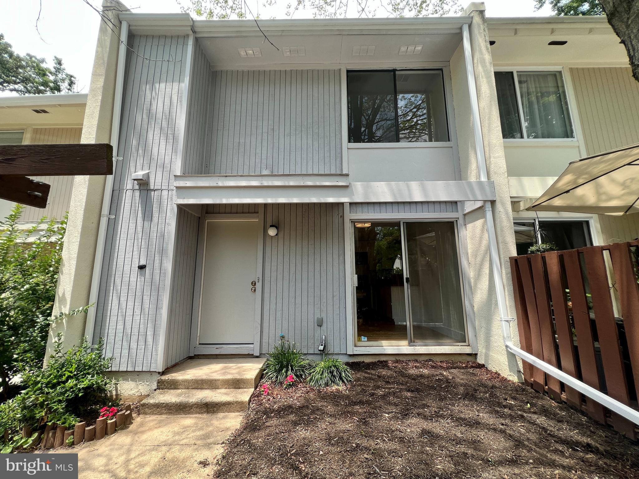 2246 SOUTHGATE SQ