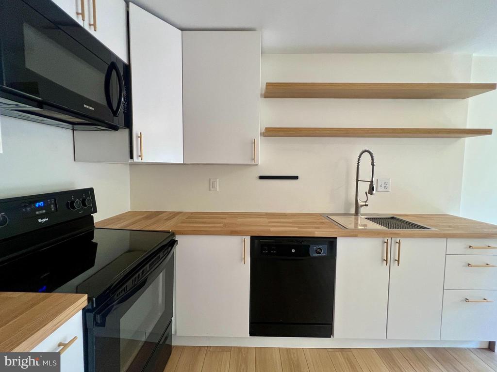 2246 SOUTHGATE SQ