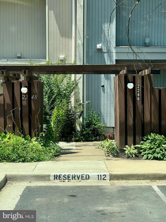 2246 SOUTHGATE SQ