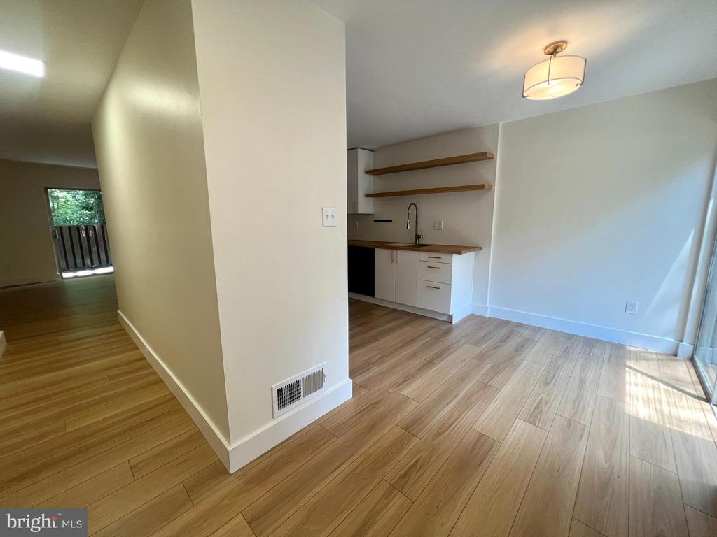 2246 SOUTHGATE SQ