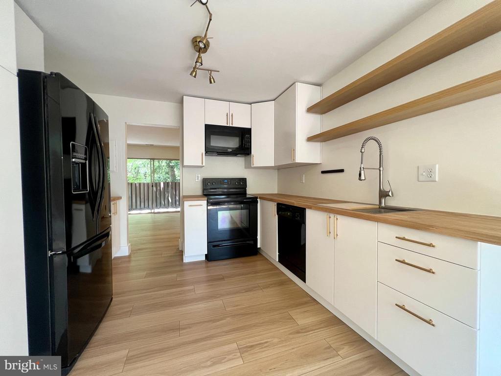 2246 SOUTHGATE SQ