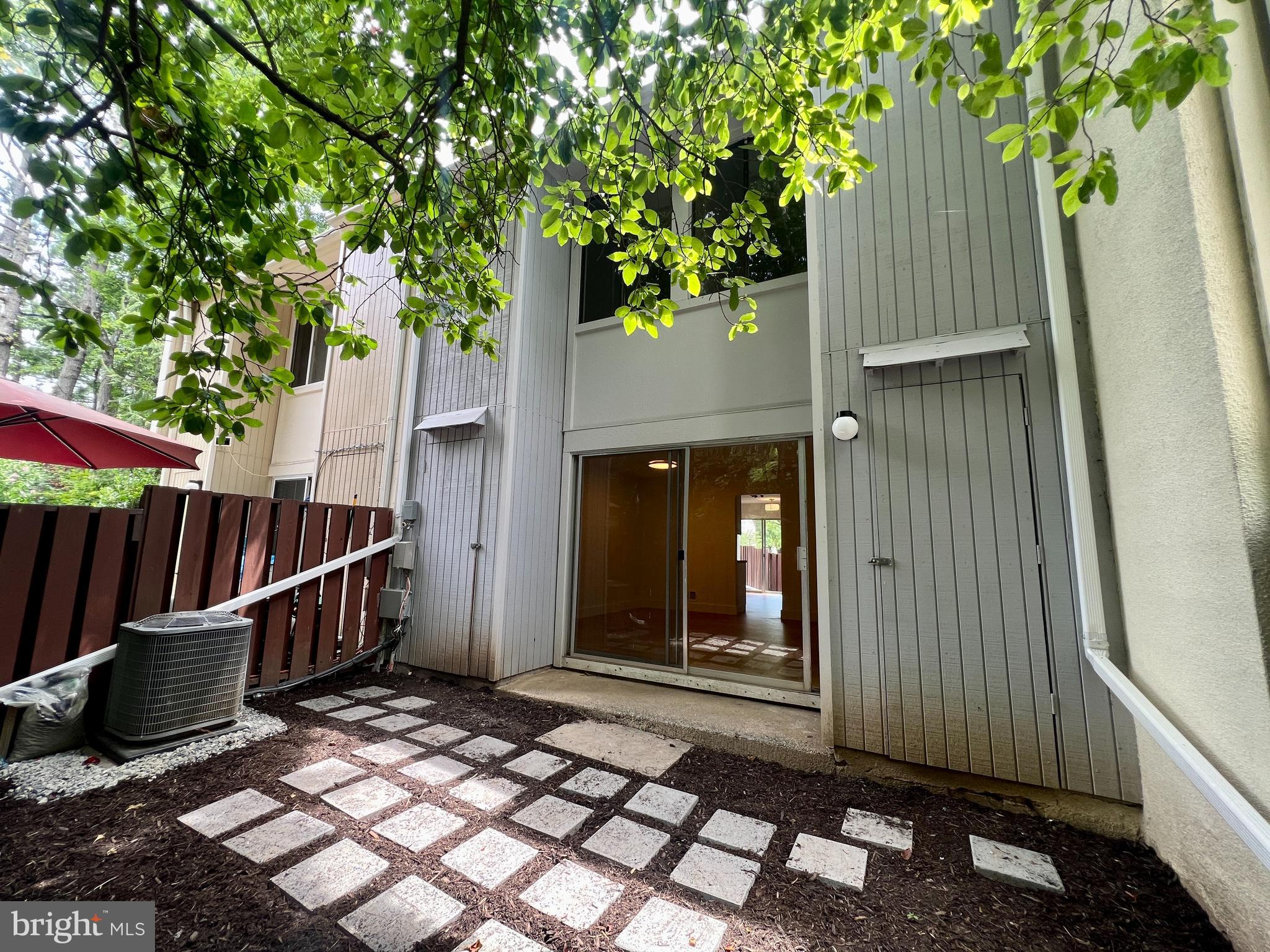 2246 SOUTHGATE SQ