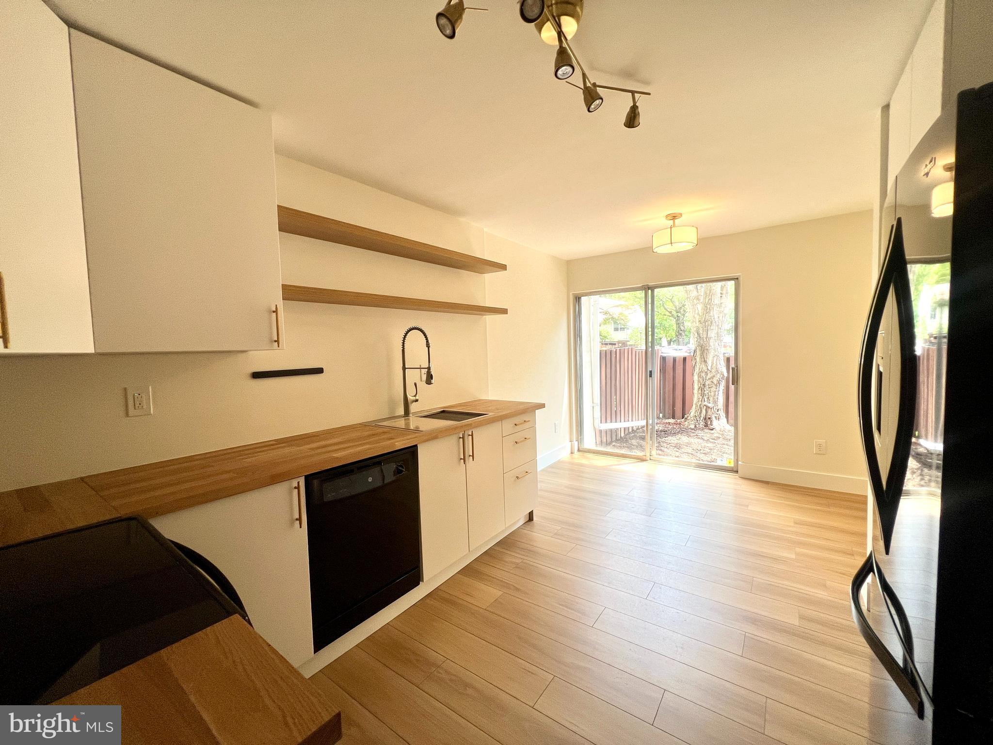 2246 SOUTHGATE SQ