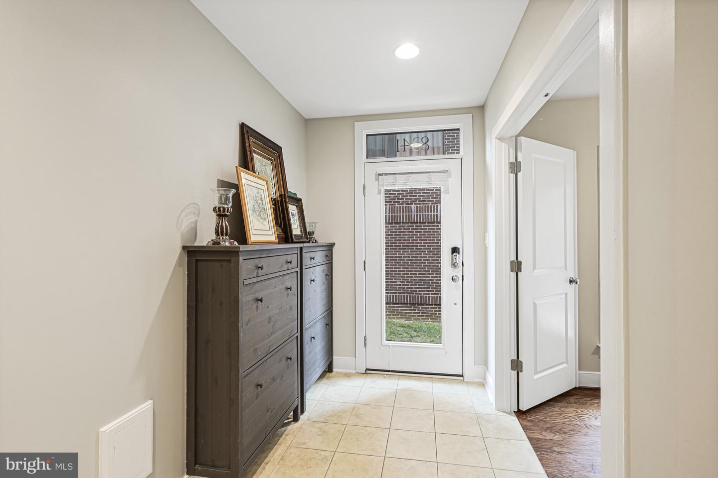 8341 Looking Glass Way