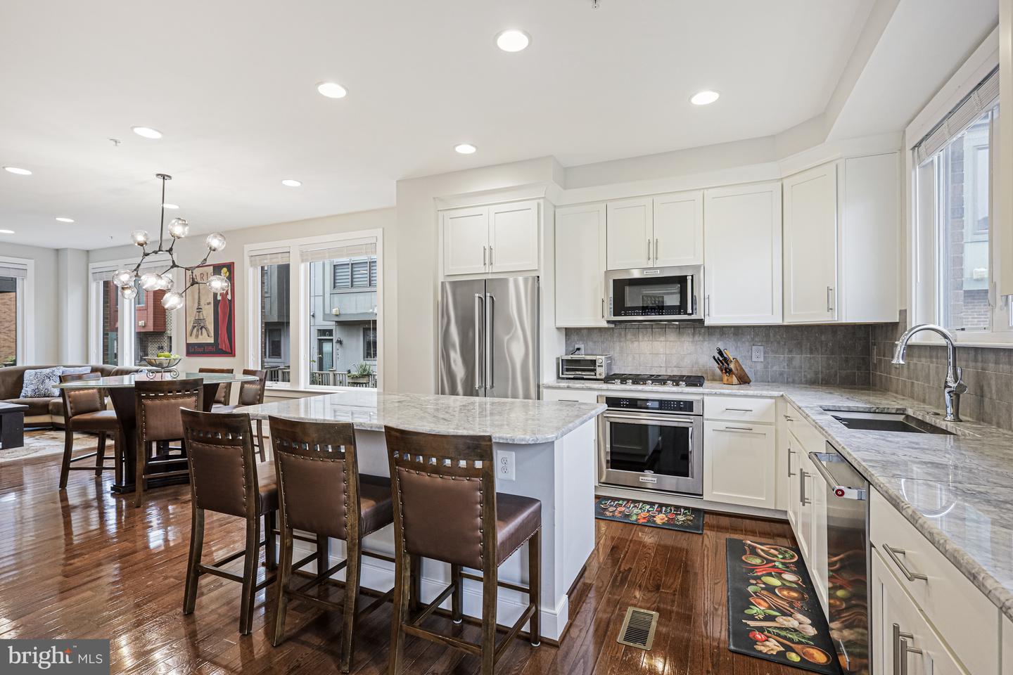 8341 Looking Glass Way
