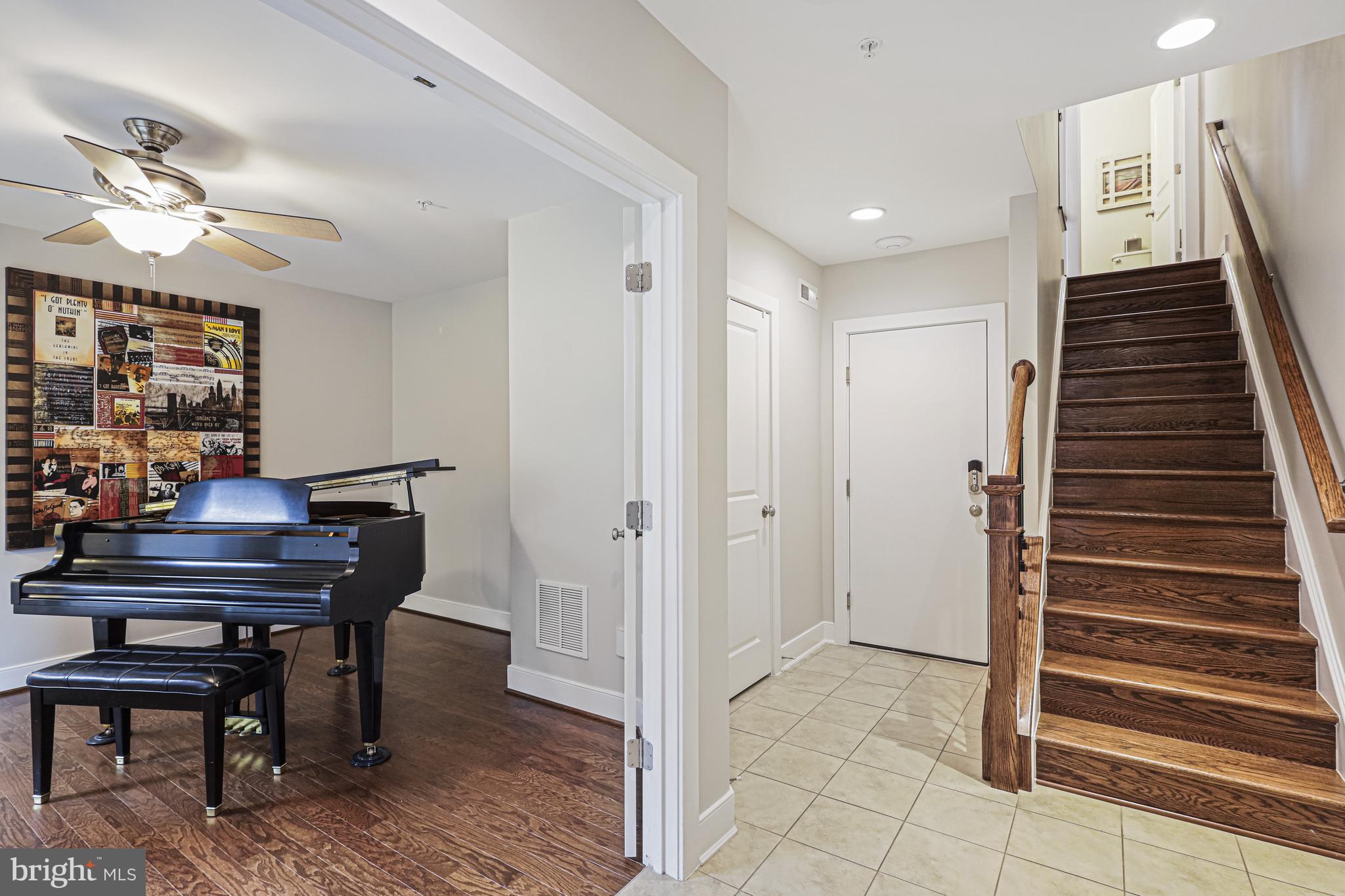 8341 Looking Glass Way