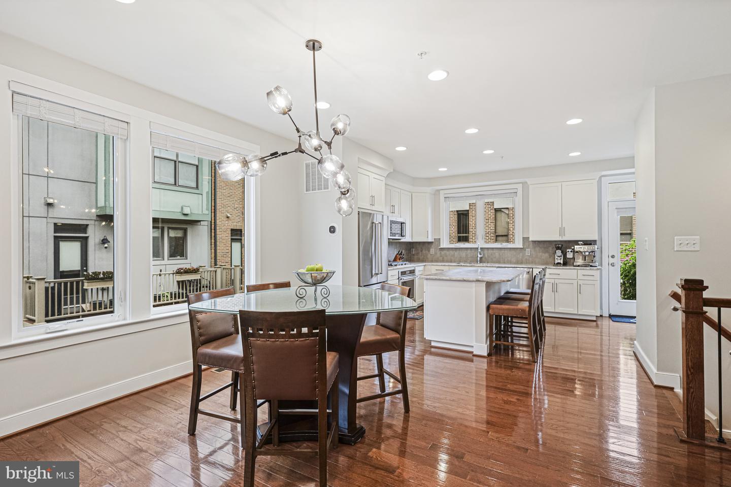 8341 Looking Glass Way