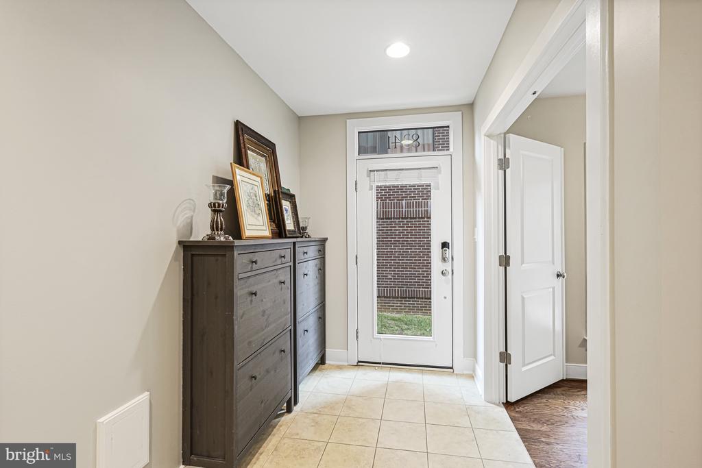 8341 Looking Glass Way
