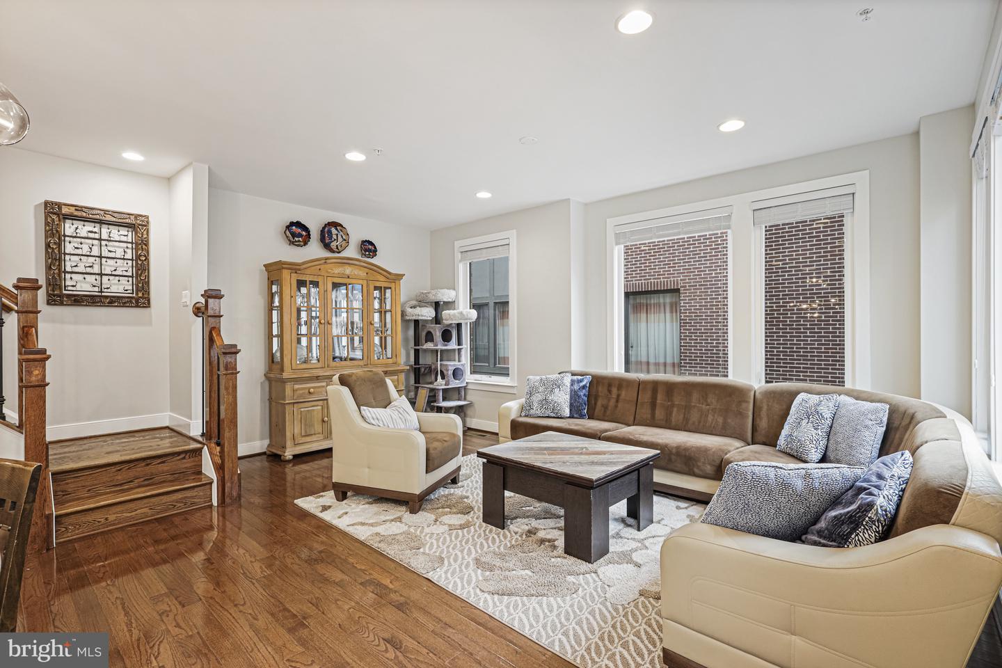 8341 Looking Glass Way