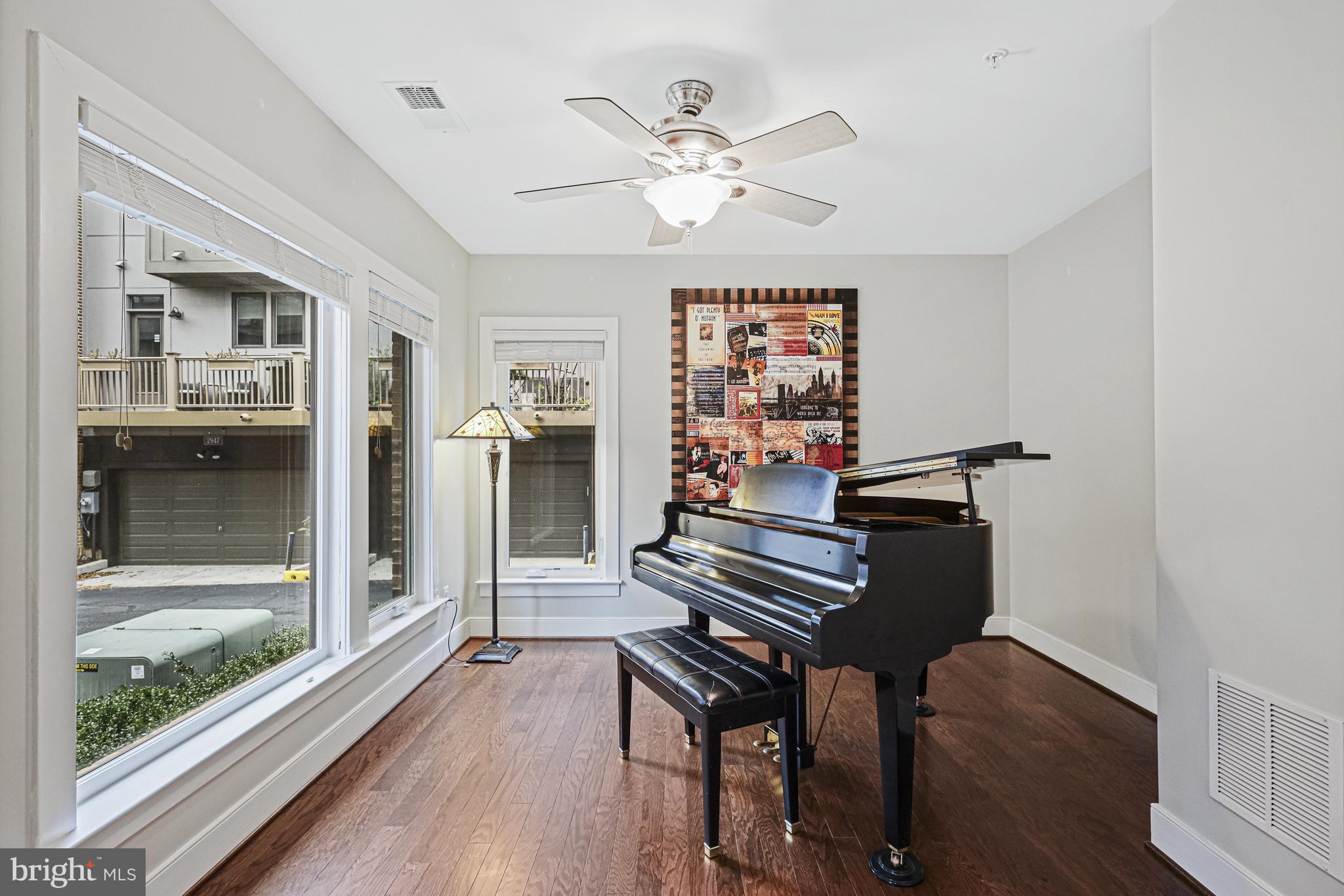 8341 Looking Glass Way