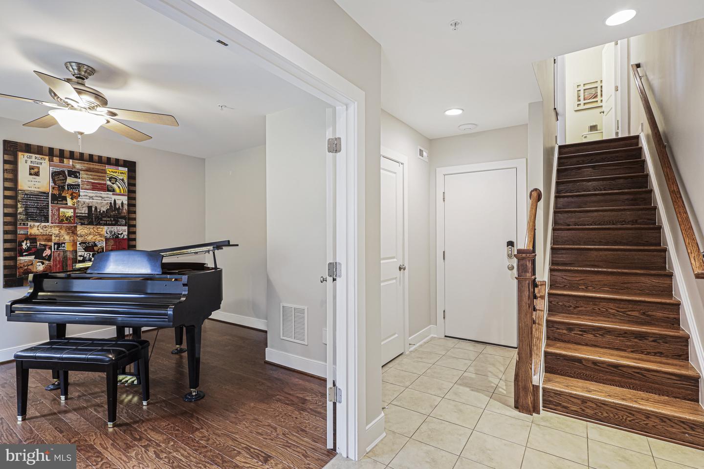 8341 Looking Glass Way