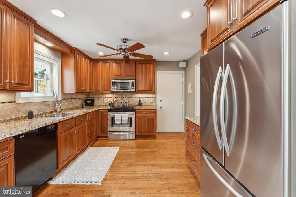 6513 Park View Ct