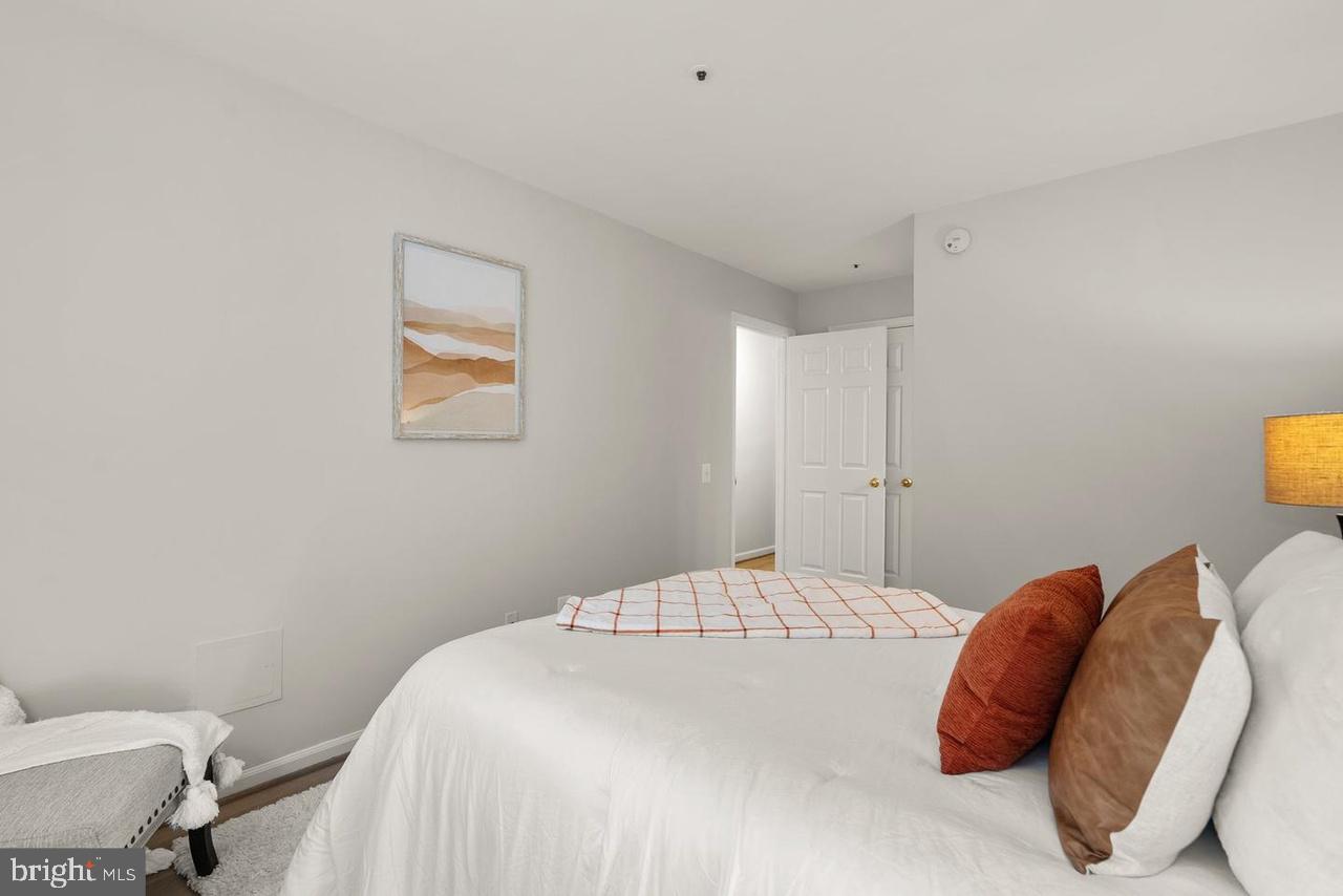 2822 EMMA LEE ST #102