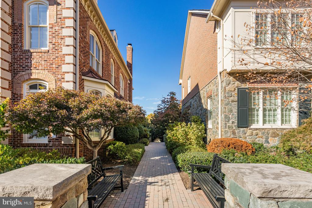 7218 Farm Meadow Ct