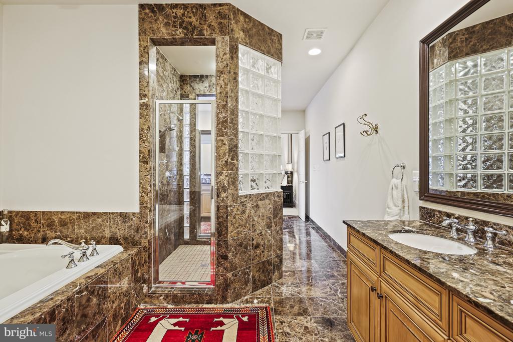 7218 Farm Meadow Ct