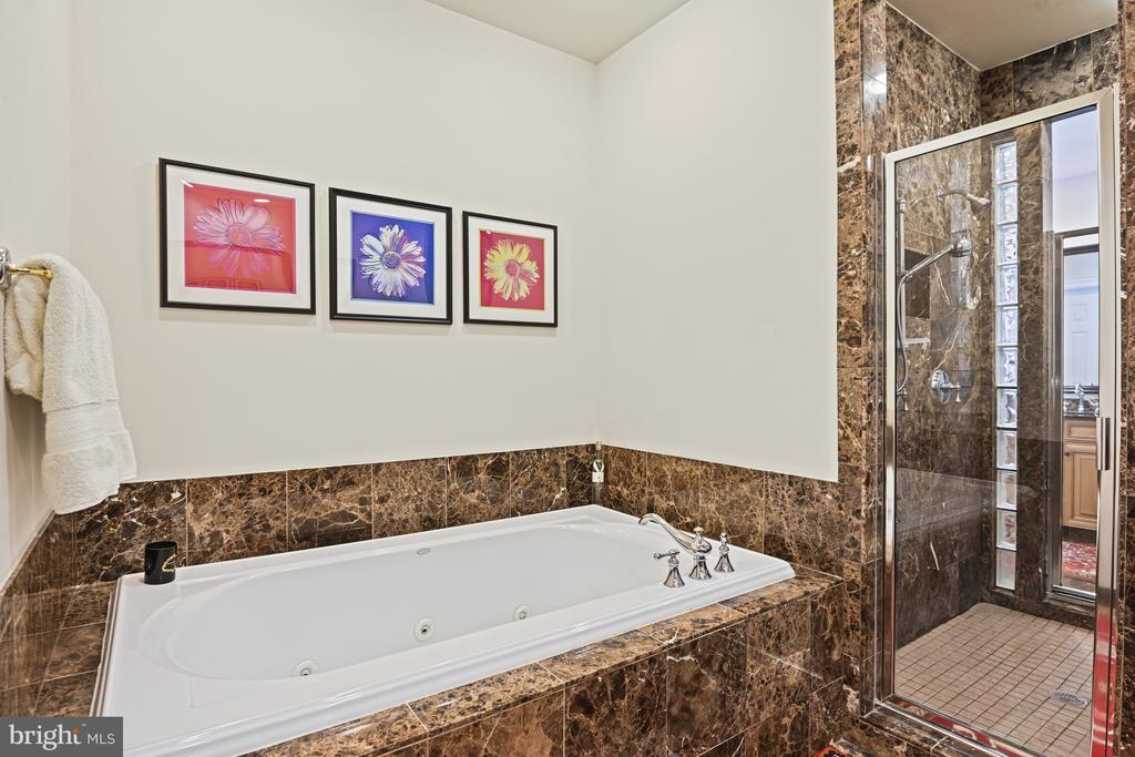 7218 Farm Meadow Ct