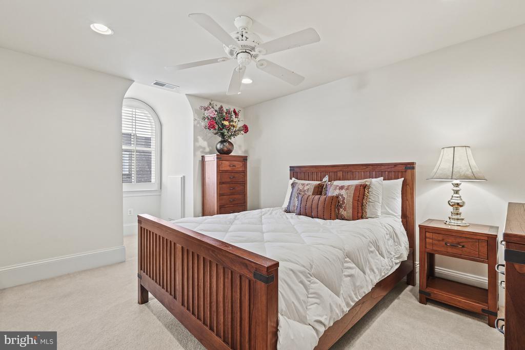 7218 Farm Meadow Ct