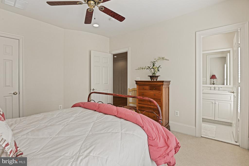 7218 Farm Meadow Ct