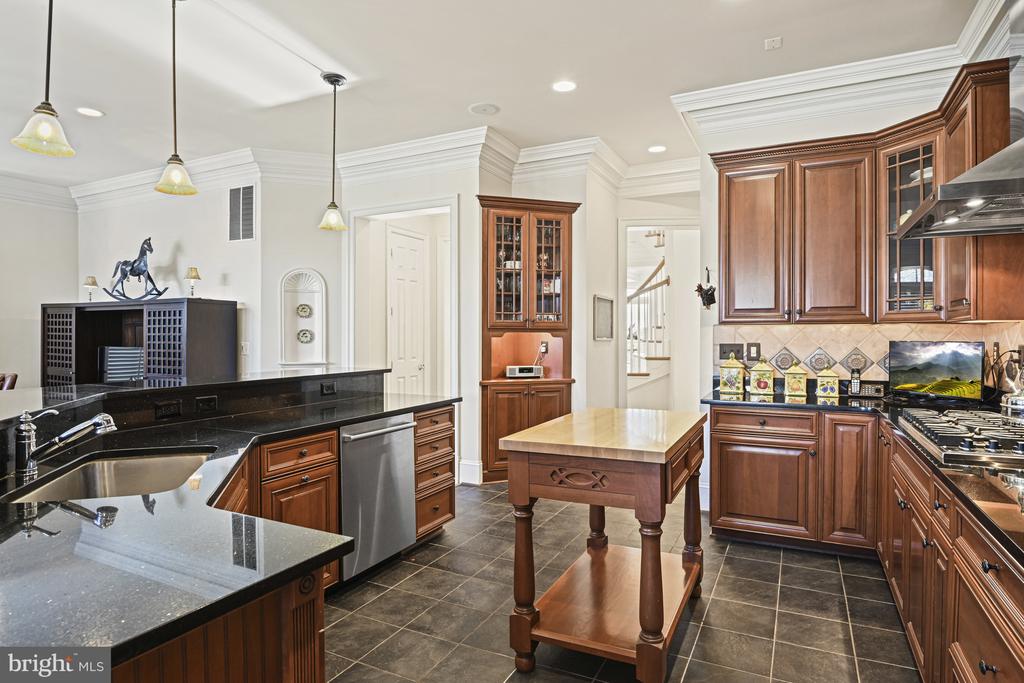 7218 Farm Meadow Ct