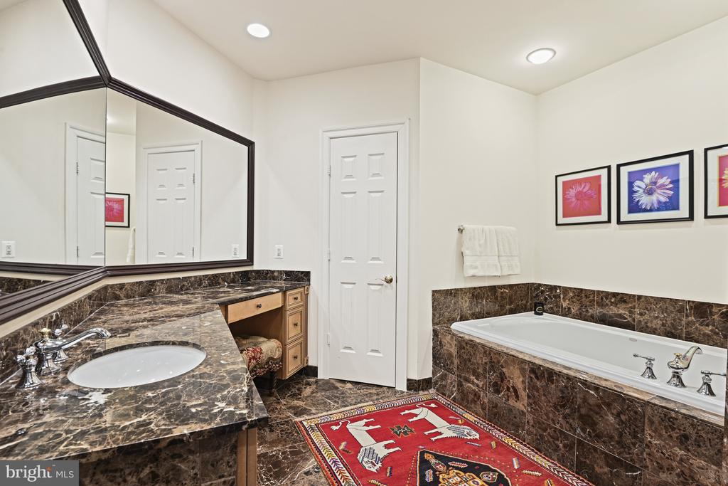 7218 Farm Meadow Ct