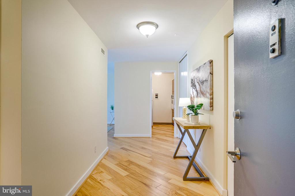 11400 WASHINGTON PLAZA W 802