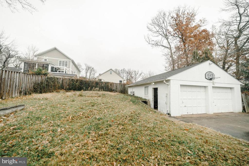 2005 Griffith Rd
