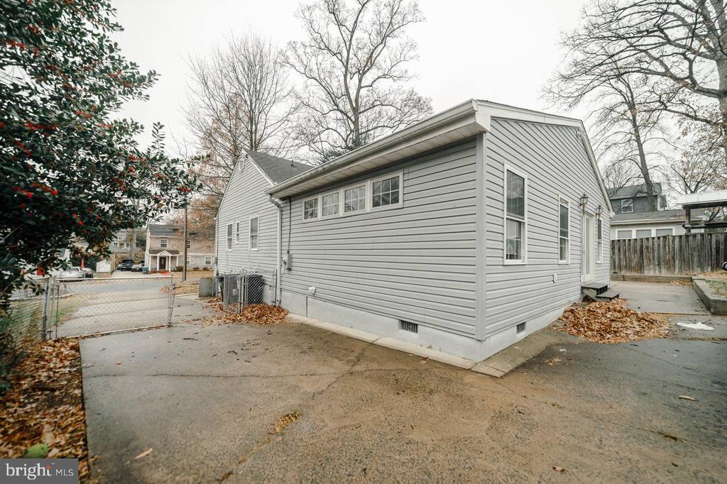 2005 Griffith Rd