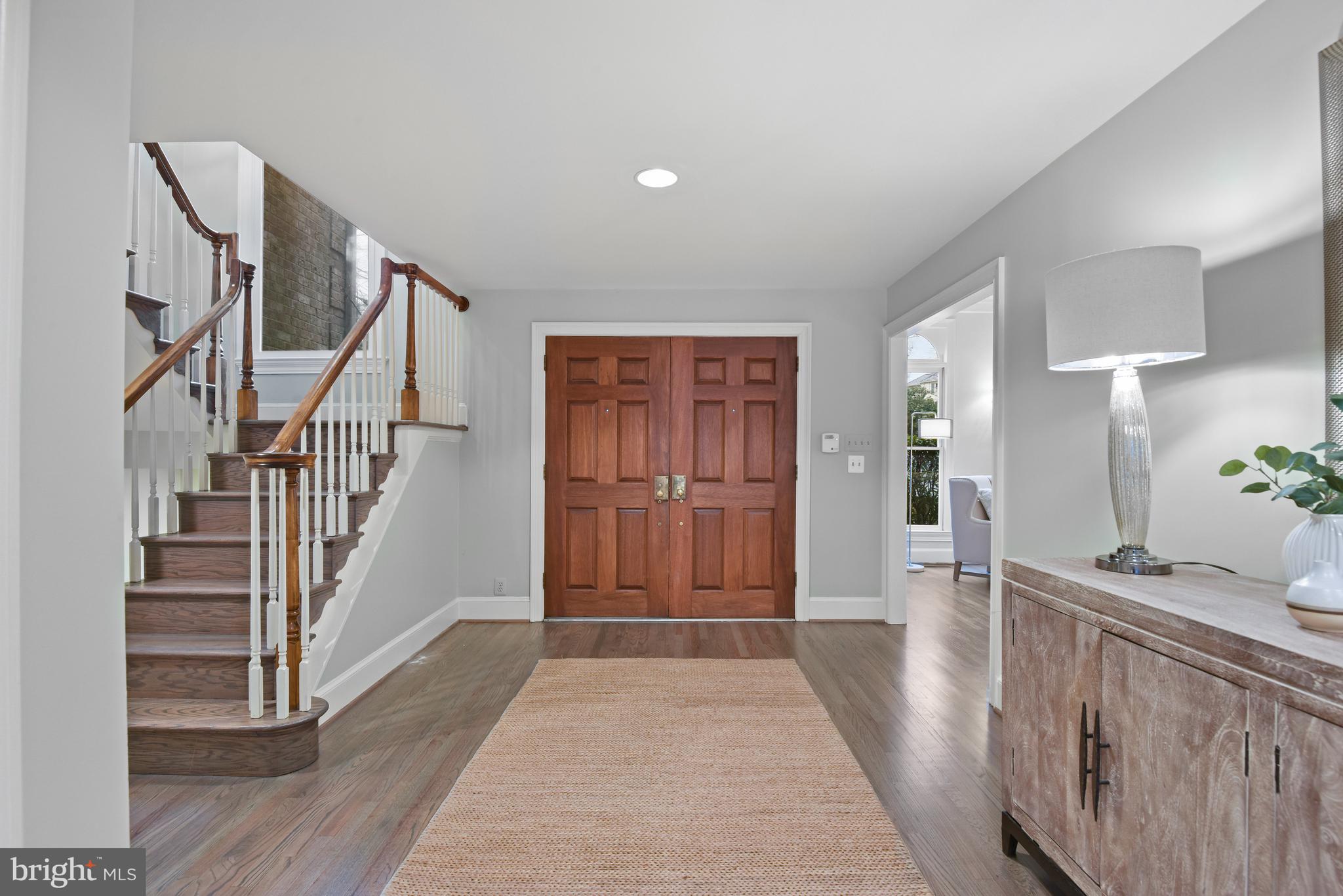7008 Green Oak Dr