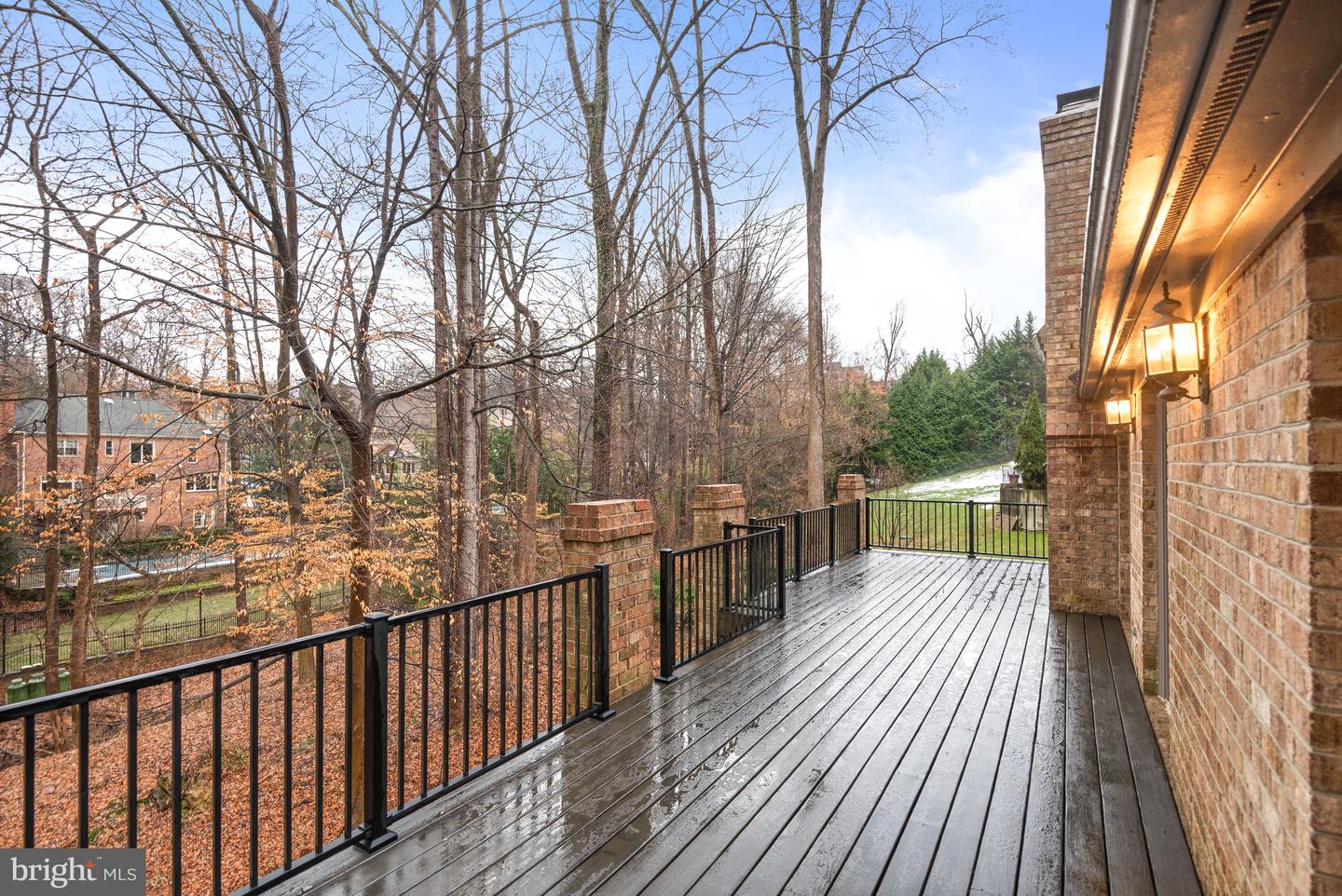 7008 Green Oak Dr