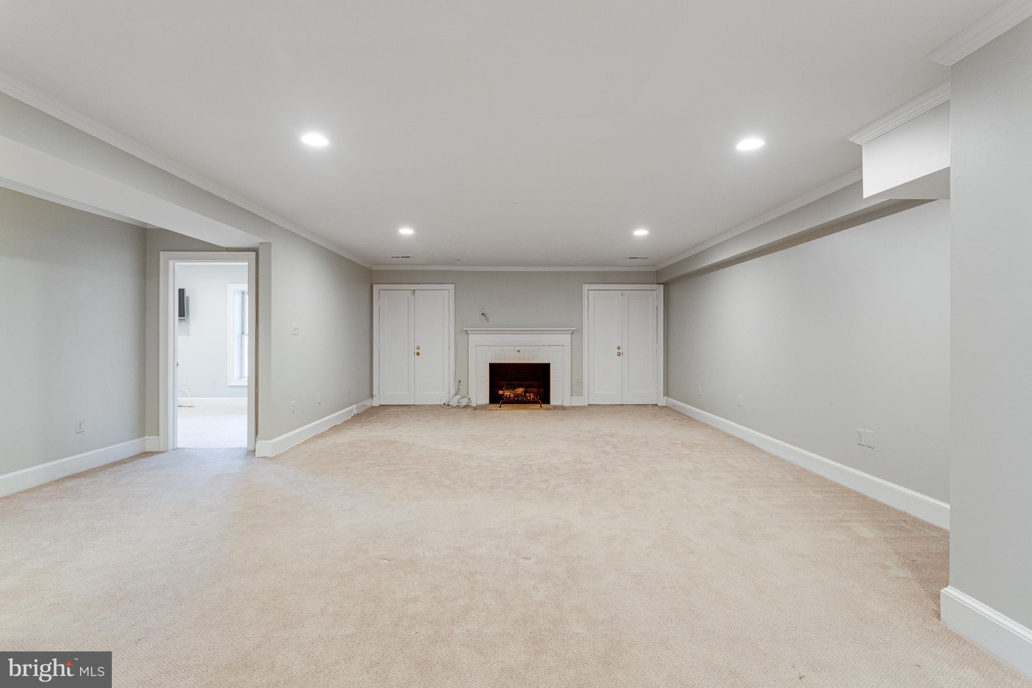 7008 Green Oak Dr