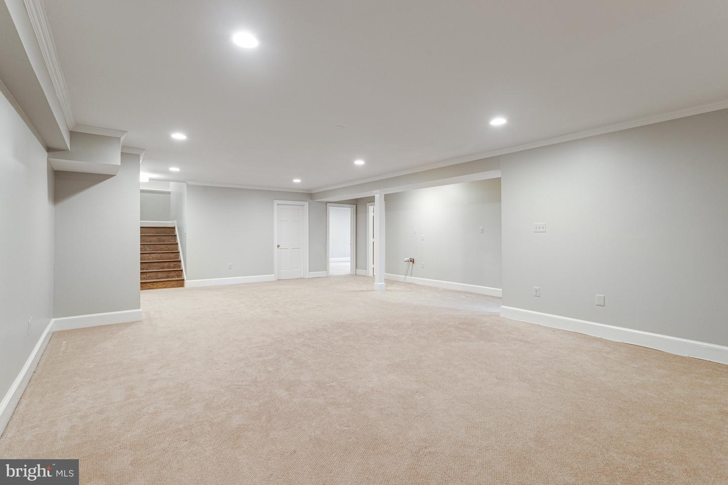 7008 Green Oak Dr