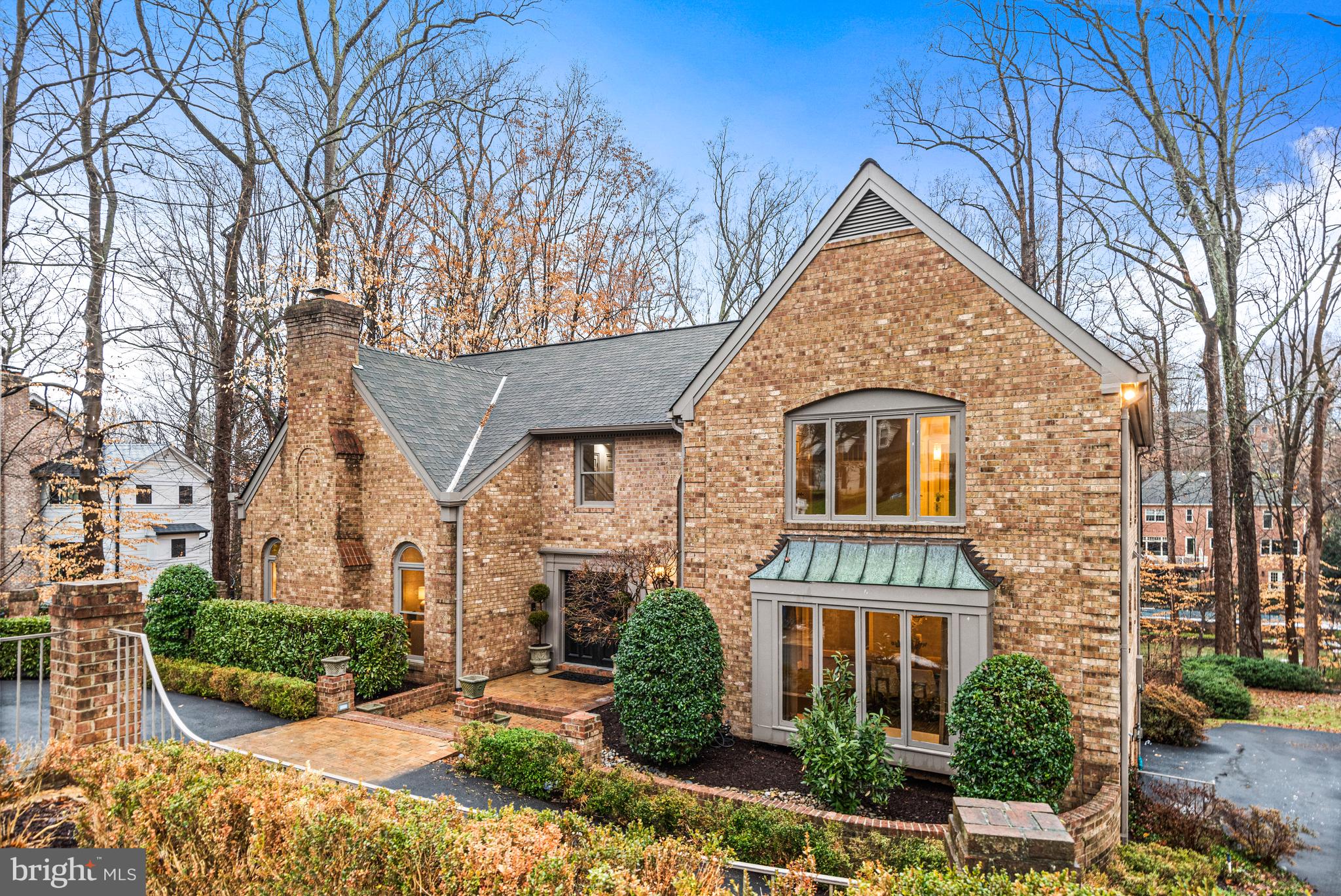 7008 Green Oak Dr