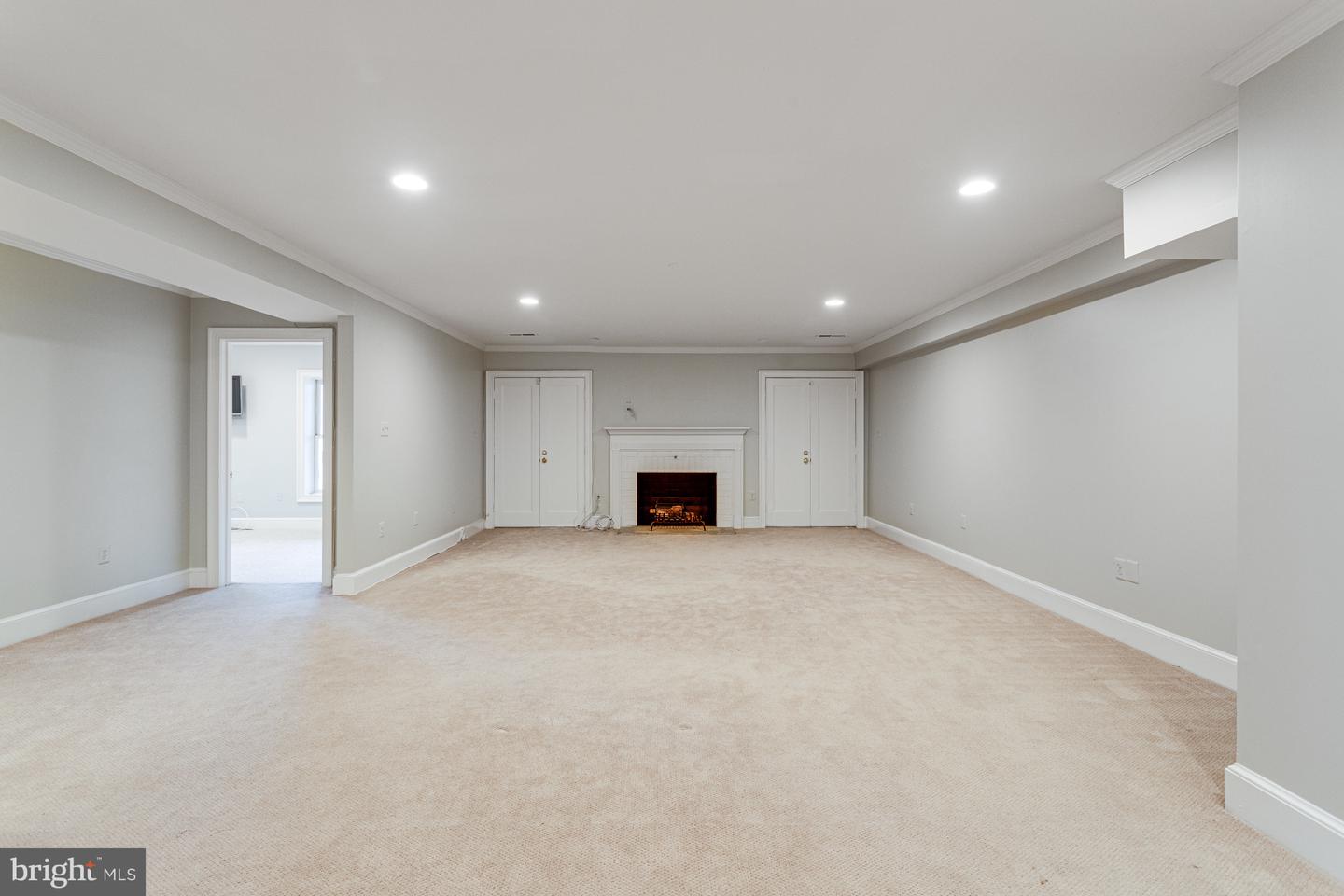 7008 Green Oak Dr