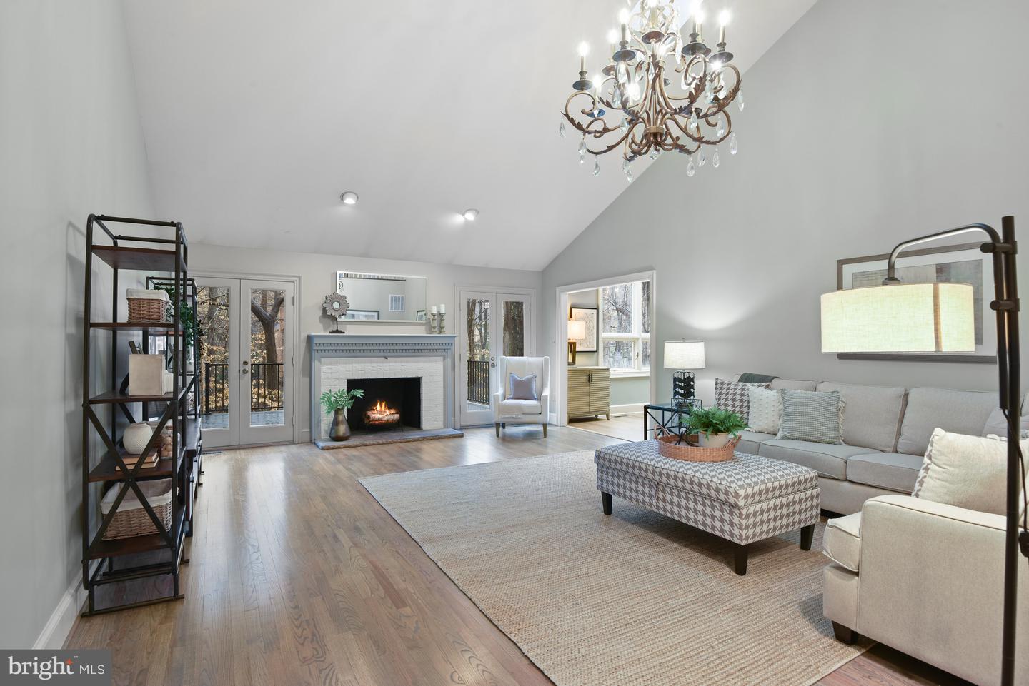 7008 Green Oak Dr