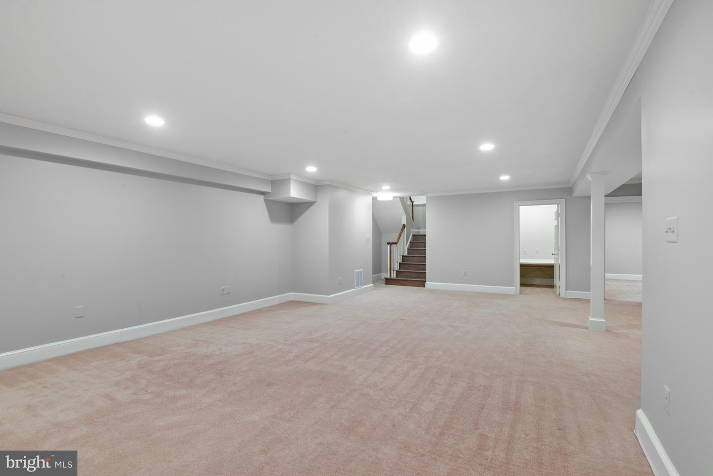 7008 Green Oak Dr