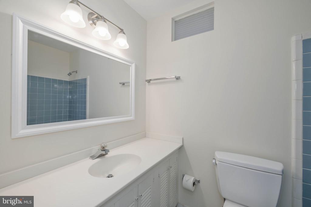 8912 Moreland Ln